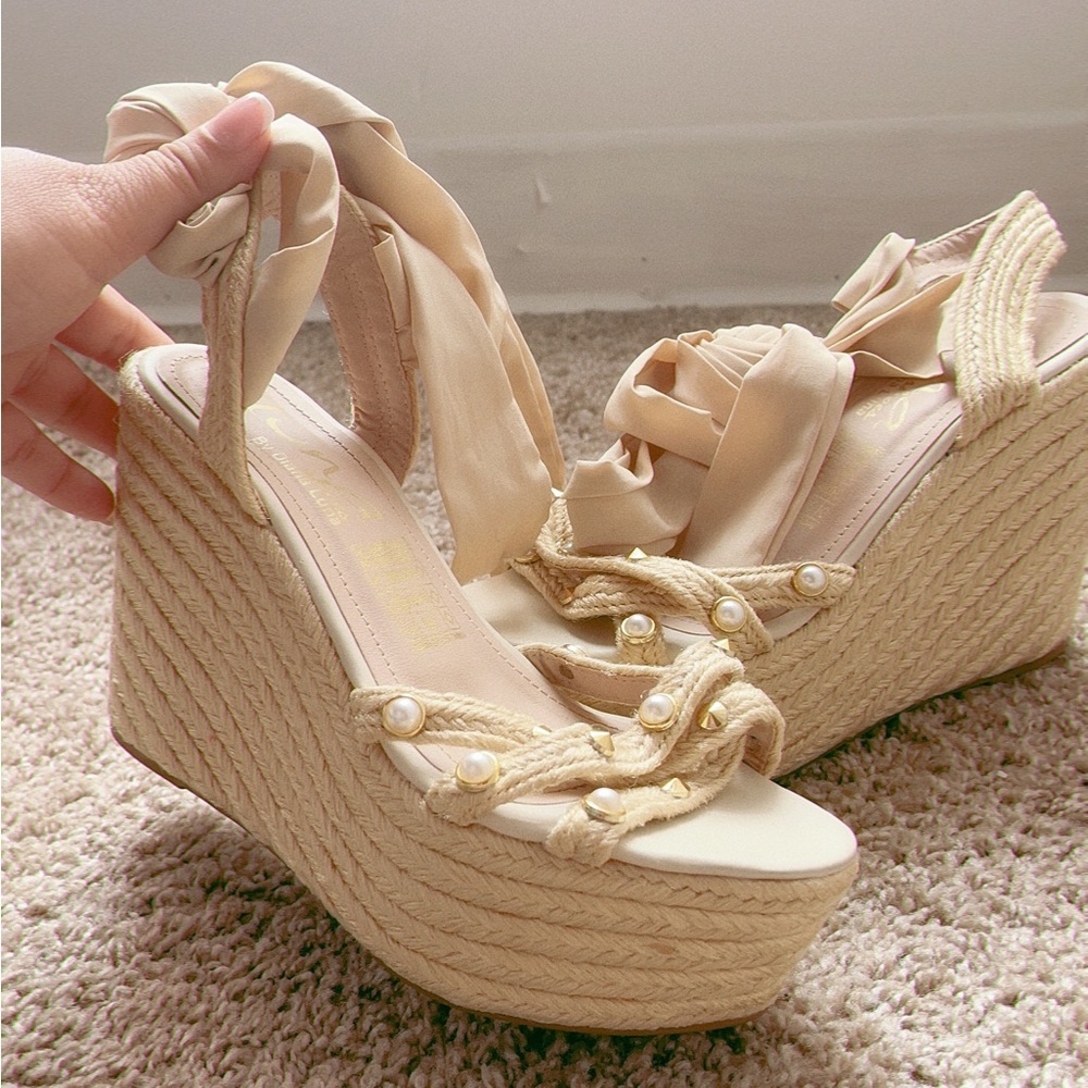 Colombian handmade jute platform. size 36 but fits a 37, I'm 37.